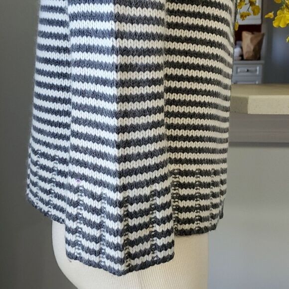 TALBOTS, sweater sz small. 60% Merino wool, 27% Lambs‎ Wool 8% rabbit hair. Gray - Picture 6 of 13